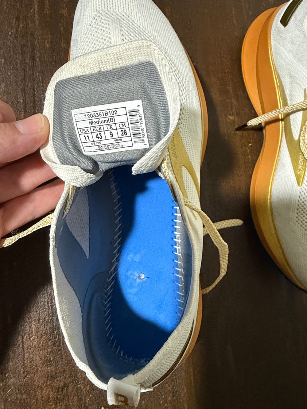 Brooks Levitate Women's Running Shoes - White & Gold Metallic - Picture 4 of 7